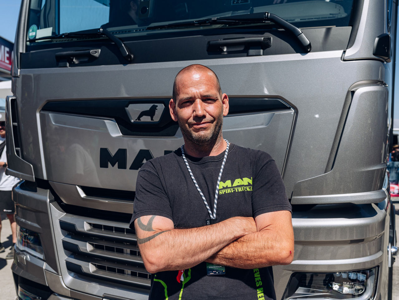 Daniel Spiri ist Berufskraftfahrer und sitzt in einem ausgestellten MAN TGX. Er hat bei der Entwicklung der Sonderedition teilgenommen.